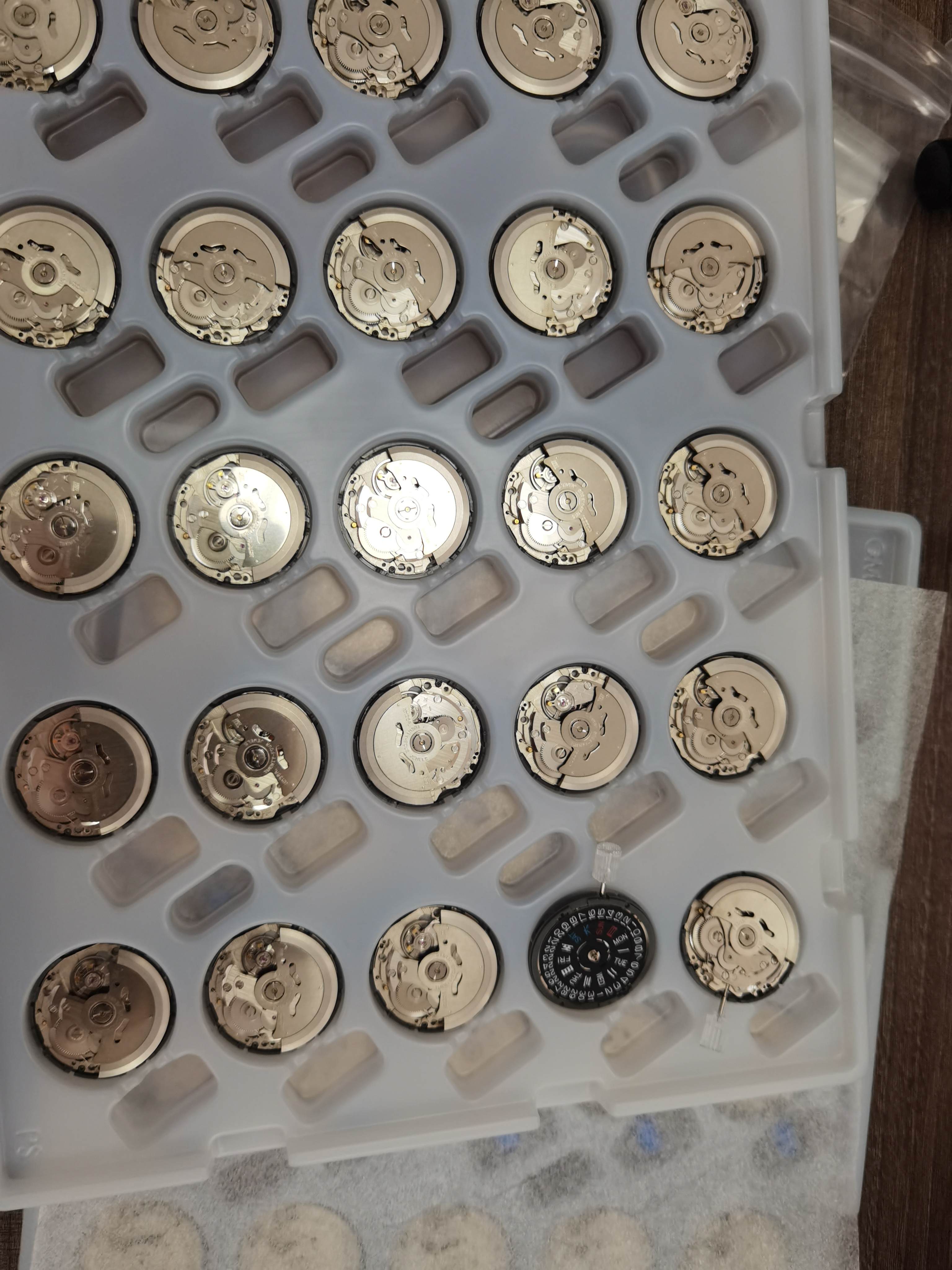 NH36A Automatic Movement Black Date Wheel For NH36 Date at 3'/3.8'